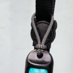Zee.Dog Dispensador de Sacos Preto + 1 Rolo - Image 4