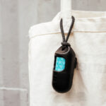 Zee.Dog Dispensador de Sacos Preto + 1 Rolo - Image 6