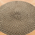 Arranhador em Cartão/Madeira com Brinquedos 35x4x35cm - Image 4